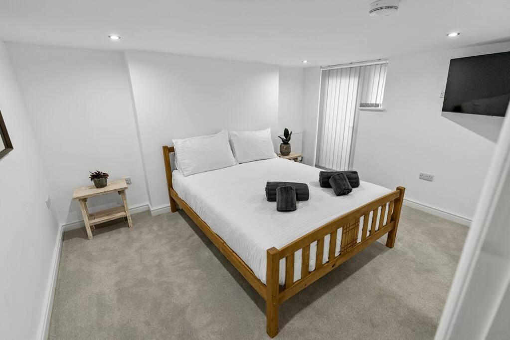 Newly Refurbed, Central Apartment With Free Parking And Hot Tub Литам-Сент-Эннс Экстерьер фото