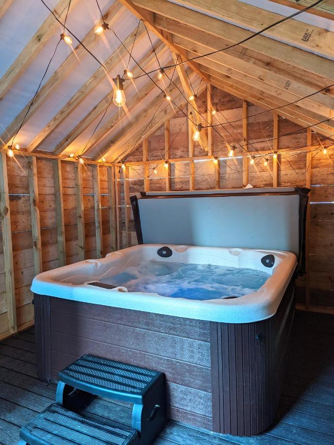 Newly Refurbed, Central Apartment With Free Parking And Hot Tub Литам-Сент-Эннс Экстерьер фото